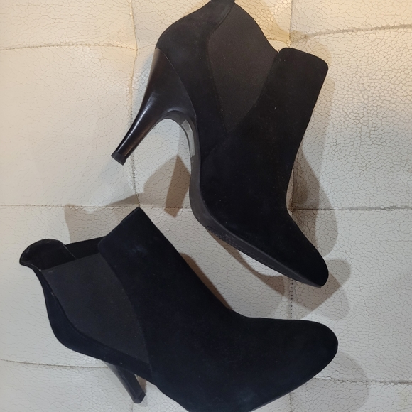 Black Heels - Picture 2 of 4